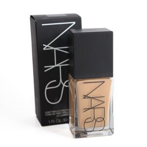 NARS Radiant Foundation - Warm Beige